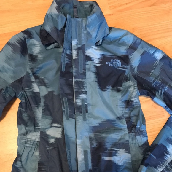 Women’s Northface Rain Jacket - Picture 6 of 8